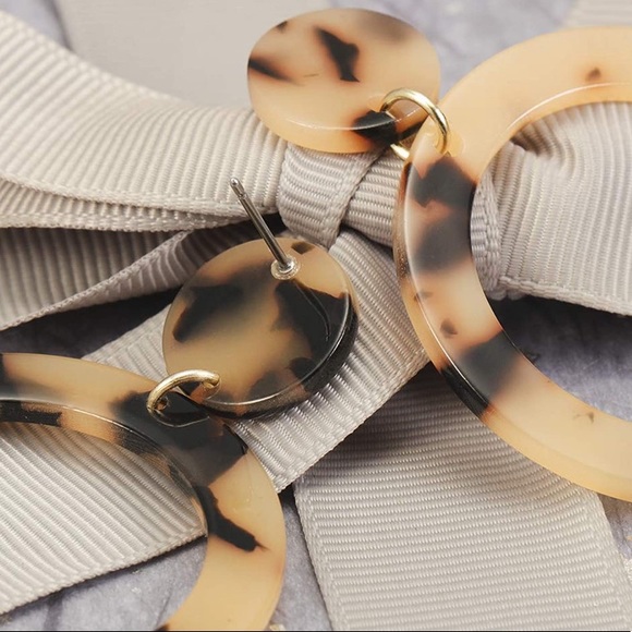 Tortoise Shell Acrylic Hoop Earrings - Picture 4 of 5